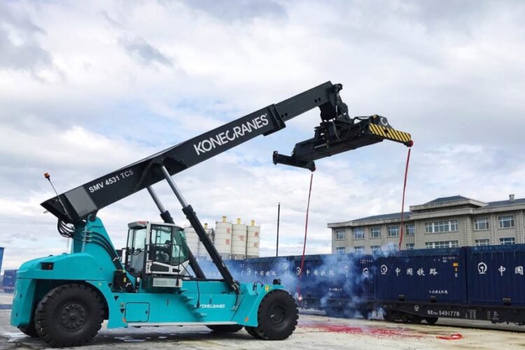 Reach Stacker