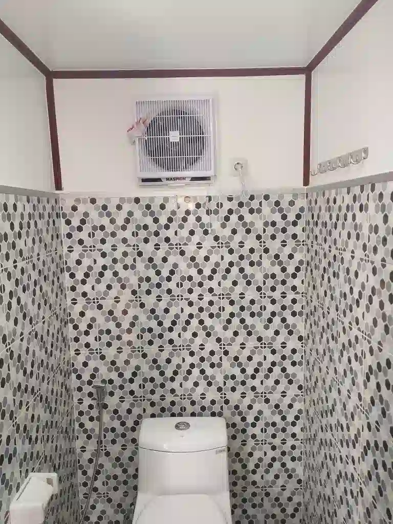 Office Container with Toilet 20 feet