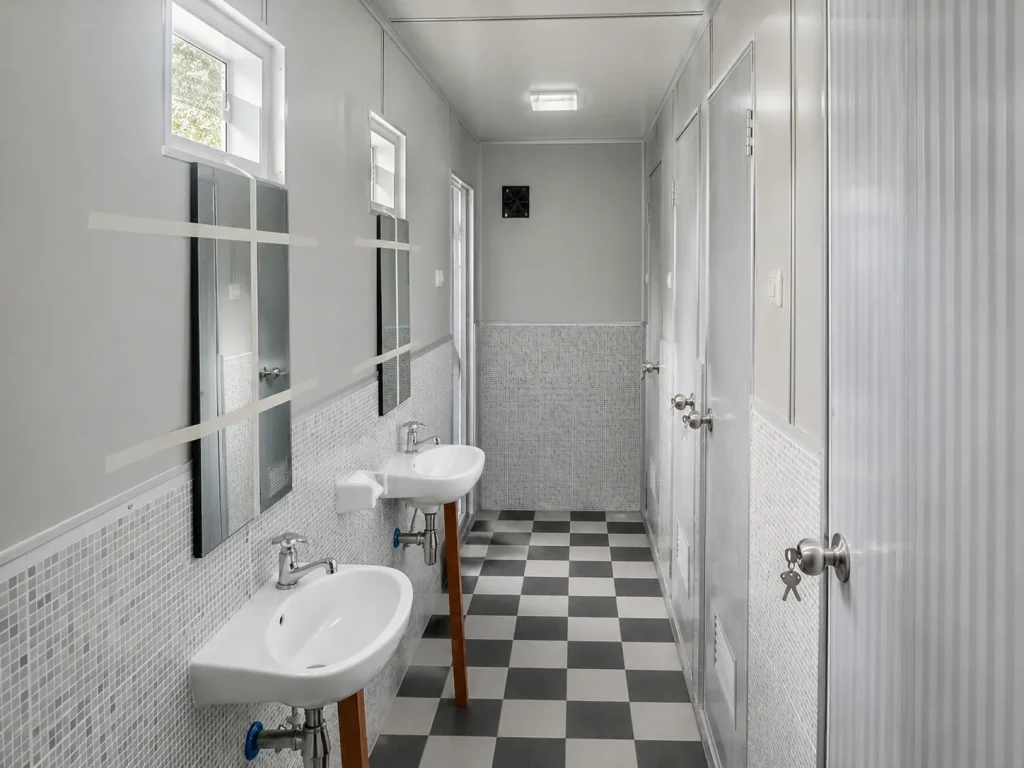 container toilet kanzler interior
